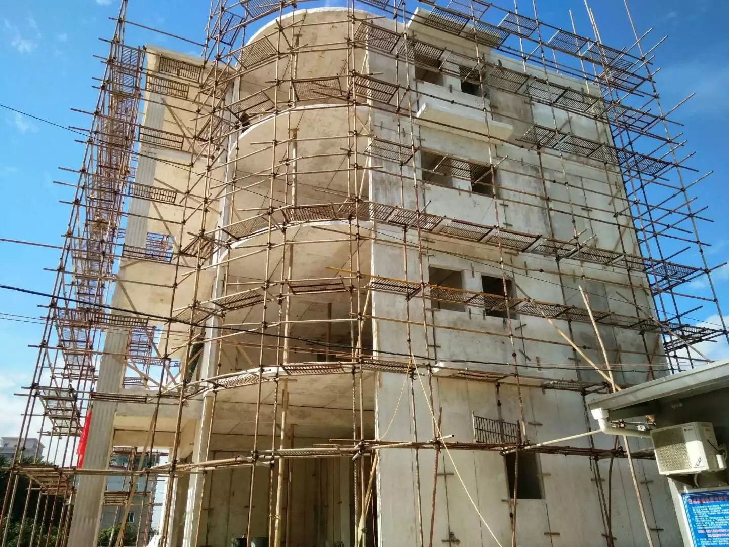丰泽星河绿色环保装配式建材在福建修建的五层别墅建筑